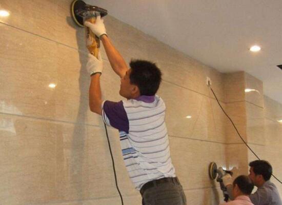 某政（zhèng）府大樓內牆牆麵做（zuò）養護